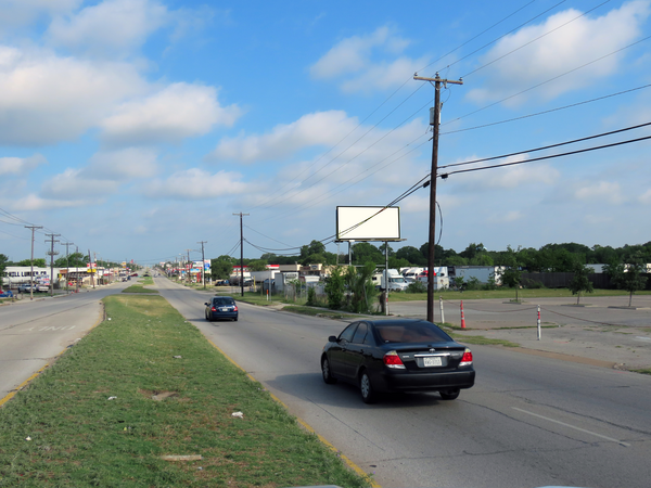 Mansfield Hwy ES 325ft N/O Shackleford F/S - 2