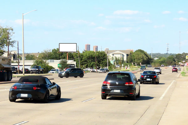Fort Worth Dr WS 0.2mi N/O I-35 E F/S - 1