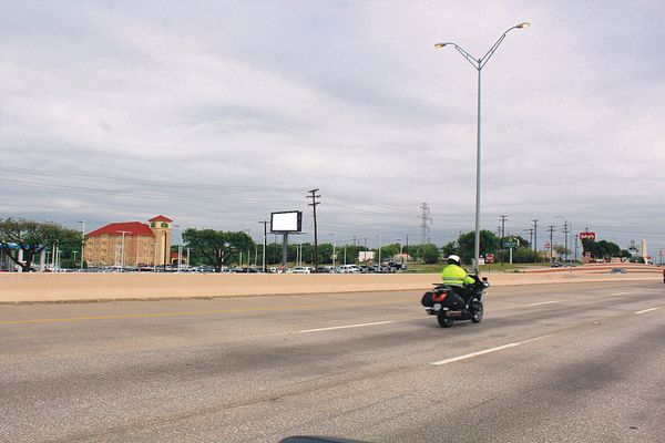 I-35E WS 0.2mi S/O Pleasant Run Rd F/S - 1