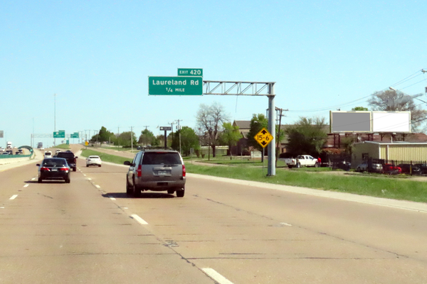 Thornton Fwy (I-35E) ES 0.4mi N/O Camp Wisdom Rd F/S - 4