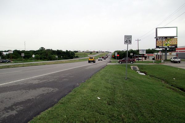 Hwy 67 SS 0.28mi E/O I-35 F/W - 3