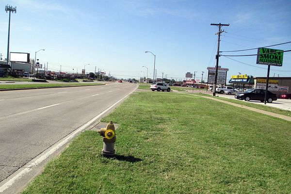 Hines Blvd ES 500ft S/O Royal Ln F/N - 1