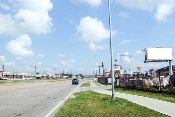 Hines Blvd ES 500ft S/O Royal Ln F/S - 2
