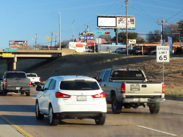 Thornton Fwy (I-35E) ES 250ft N/O Camp Wisdom Rd F/S - 1