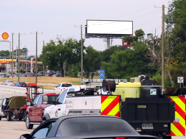Thornton Fwy (I-35E) WS 50ft N/O Beckley Av F/N - 1
