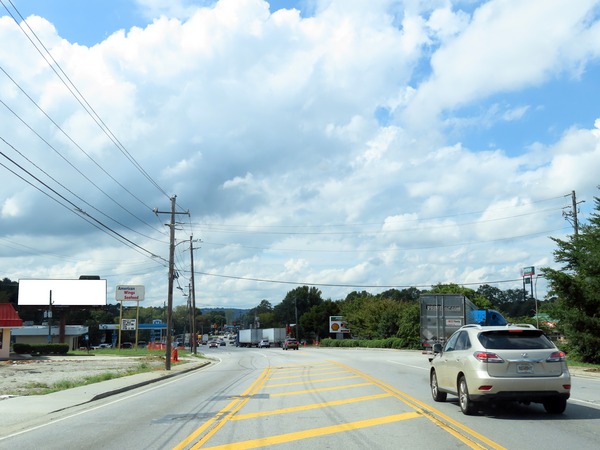 Hollowell Parkway SS 1000ft E/O I-285W F/E - 1