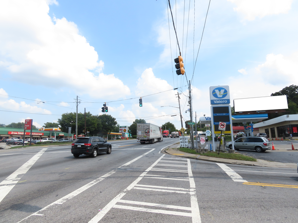 Hollowell Parkway SS 1000ft E/O I-285W F/W - 1