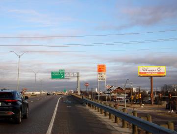 I-35W-MP36.9-.1 MI N/O RENFRO E/S
