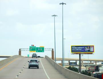 I-35E .1 MI N/O ROYAL LN E/S