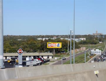 I-35W ENTRANCE AT 727 N. FREEWAY W/S