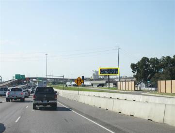 I-35W AT 727 N. FREEWAY W/S
