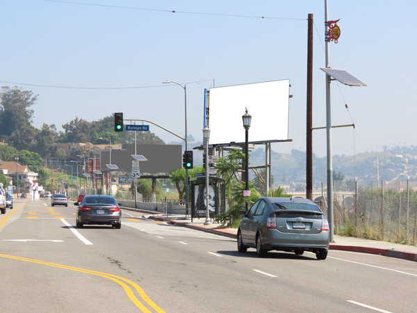 Broadway ES 0.3mi N/O College F/S - 2
