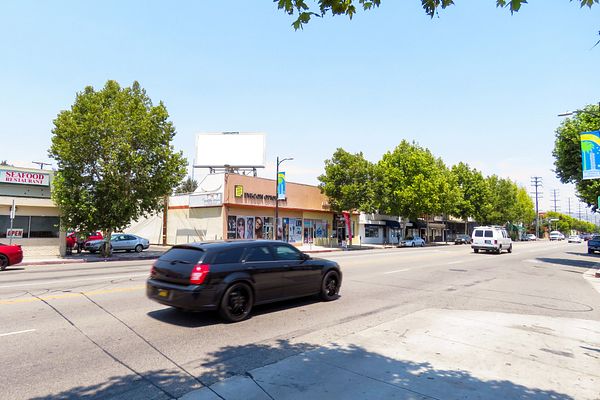 Reseda WS 140ft N/O Sherman Way F/S - 1