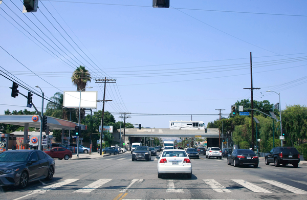 Reseda WS 120ft N/O Burbank F/S - 1