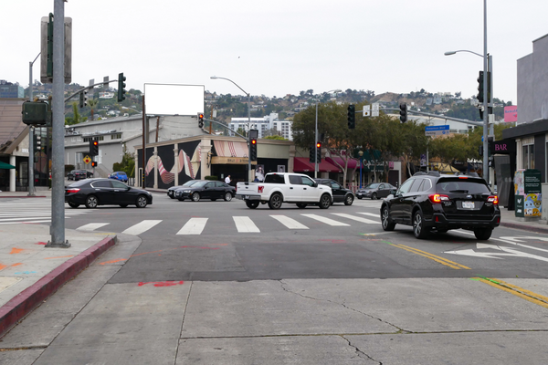 Robertson ES 65ft N/O Santa Monica F/S - 1