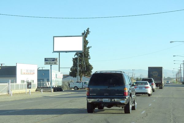 Sierra Hwy WS 600ft N/O Av I F/S - 1