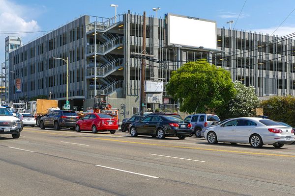La Cienega ES 155ft N/O Corbett F/S - 2
