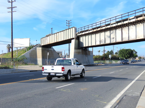 Normandie WS 0.6mi S/O Sepulveda F/S - 2