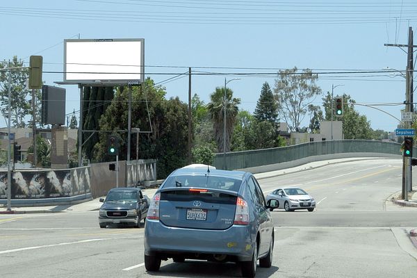 Palms SS 85ft W/O Sepulveda F/E - 2