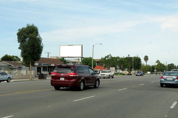 1st SS 40ft E/O Andres Pl F/E - 2