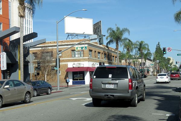 Broadway WS 20ft N/O 3rd F/S - 1