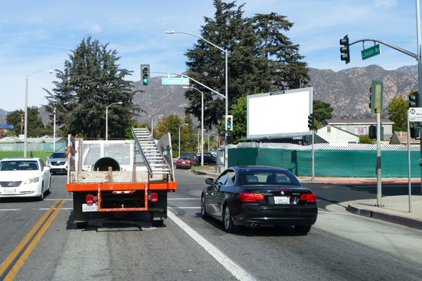 Lincoln ES 25ft N/O Figueroa F/S - 1