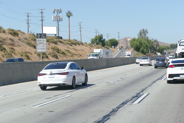 Pomona Frwy SS 530ft E/O 30th St F/E - 1