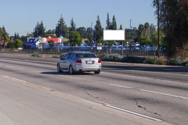 Riverside Frwy ES 105.6ft S/O Polk F/S - 1