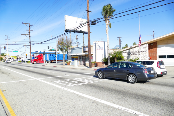 Slauson NS 36ft E/O Serapis F/E - 2