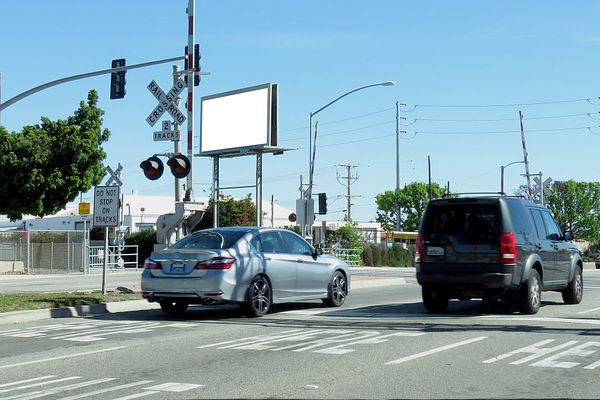 Santa Ana Blvd NS 35ft E/O Lincoln F/W - 1