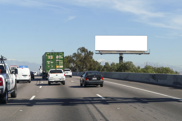 Long Beach Frwy ES 0.06mi N/O Imperial F/S - 2