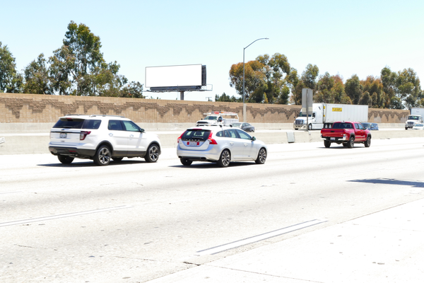 Artesia Frwy NS 0.05mi E/O Lakewood F/W - 1