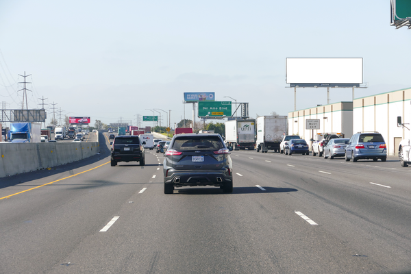 Long Beach Frwy WS 850ft N/O Del Amo F/N - 1