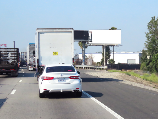 Long Beach Frwy WS 0.06mi N/O Del Amo (19'6x48) F/N - 2