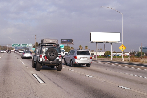 San Diego Frwy NS 933ft E/O Main F/E - 2