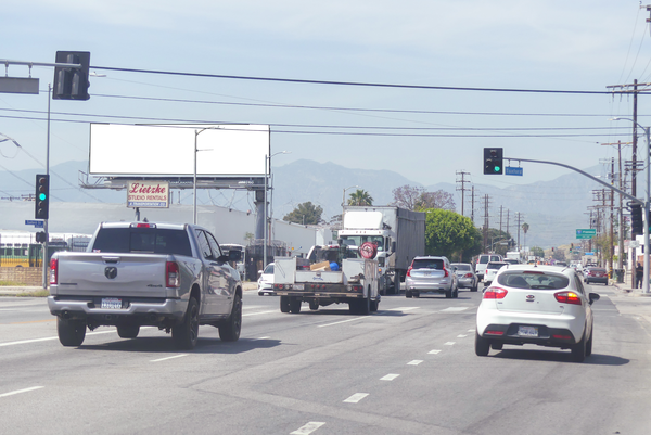Lankershim WS 175ft N/O Roscoe (NO EXT) F/S - 2