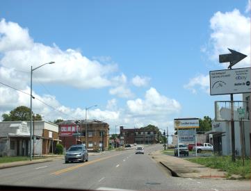 JACKSON HWY WL 100' W/O 30TH FS
