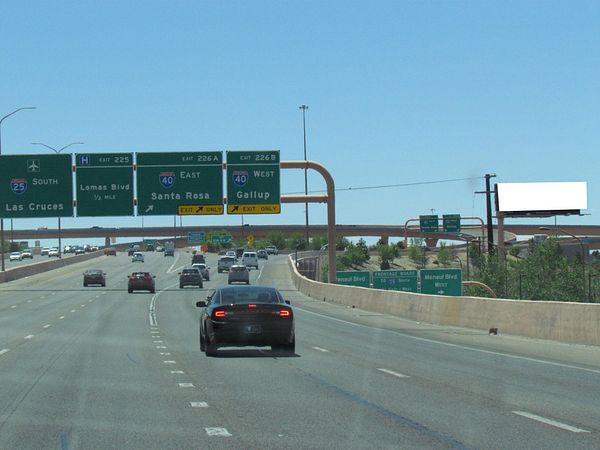 I-25 NE WS 170ft S/O Menaul F/N - 2