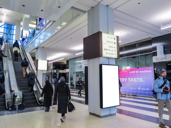 Ogilvie 500 W Madison - Transit Digital Vertical 0F/ -