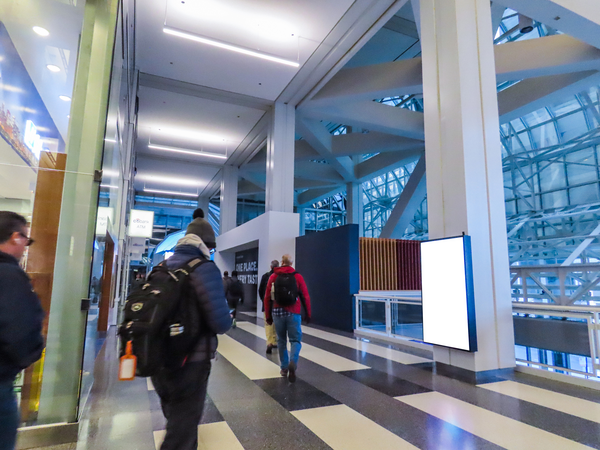 Ogilvie 500 W Madison - Transit Digital Vertical 0F/ -