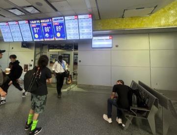 DENVER UNION STATION GATE B2 | SUMMARY SCREEN NETWORK