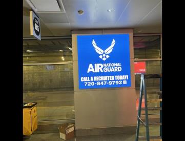 DUS CONCOURSE GATE 5 | PORTRAIT 60"x60"