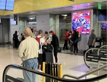 DUS CONCOURSE GATE 3 | PORTRAIT 60"x60"