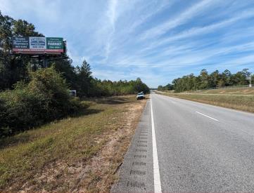 E/S Hwy 31 1st S/O Cottage Rd