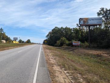 E/S Hwy 31 1st S/O Cottage Rd