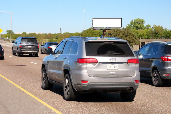 Stemmons Fwy (I-35E) ES 900ft N/O Regal Row F/S - 2