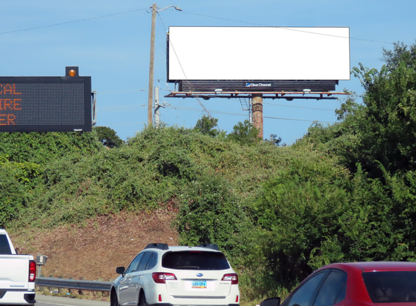 Tom Landry Hwy  (I-30) NS 200ft W/O Sandy Ln F/E - 2