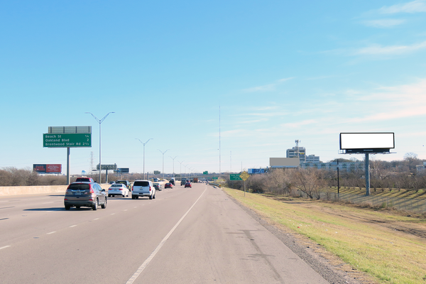 Tom Landry Hwy  (I-30) SS 0.4mi W/O Beach St F/W - 2