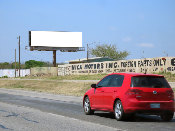 I-35 S WS 0.7mi N/O Loop 410 F/N - 2