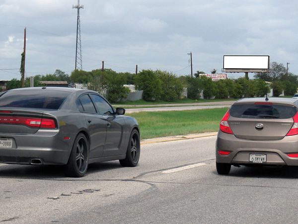 I-35 S WS 0.7mi N/O Loop 410 F/S - 1